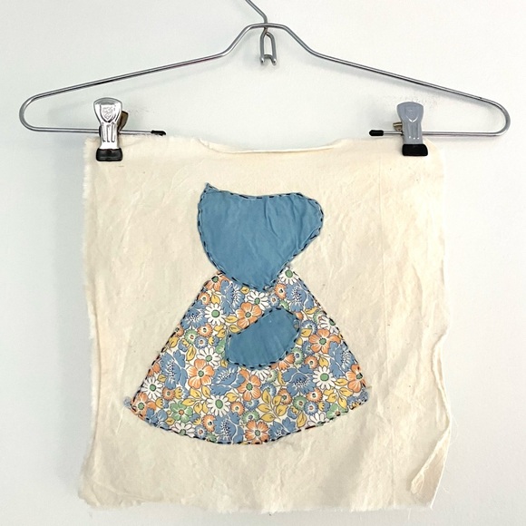 Vintage Other - Vintage 40’s floral feedsack bonnet girl handmade quilt square linen